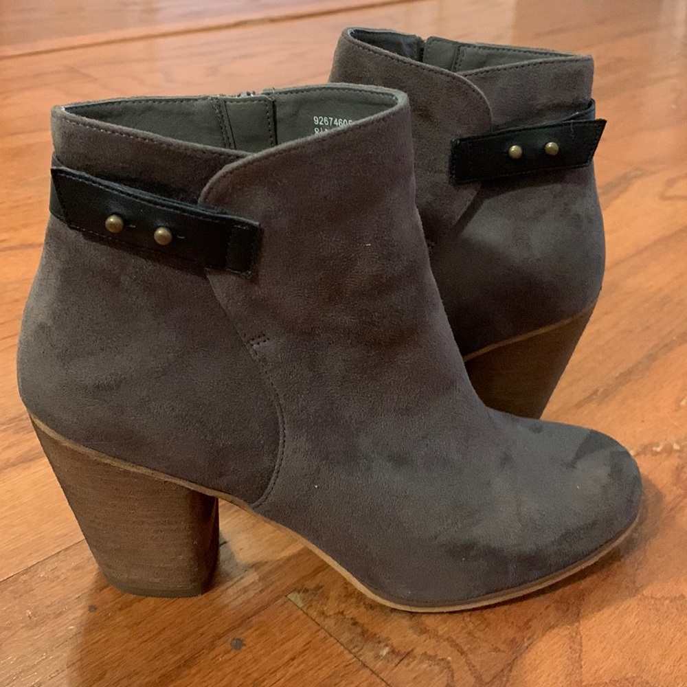 Loren-Fab Grey Suede Ankle Boots
